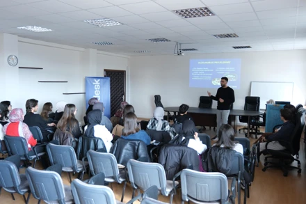 Fakültemizde Genç Eğitimciler Topluluğumuzun Organizasyonuyla Eurodesk Bilgilendirme Toplantısı Gerçekleştirildi